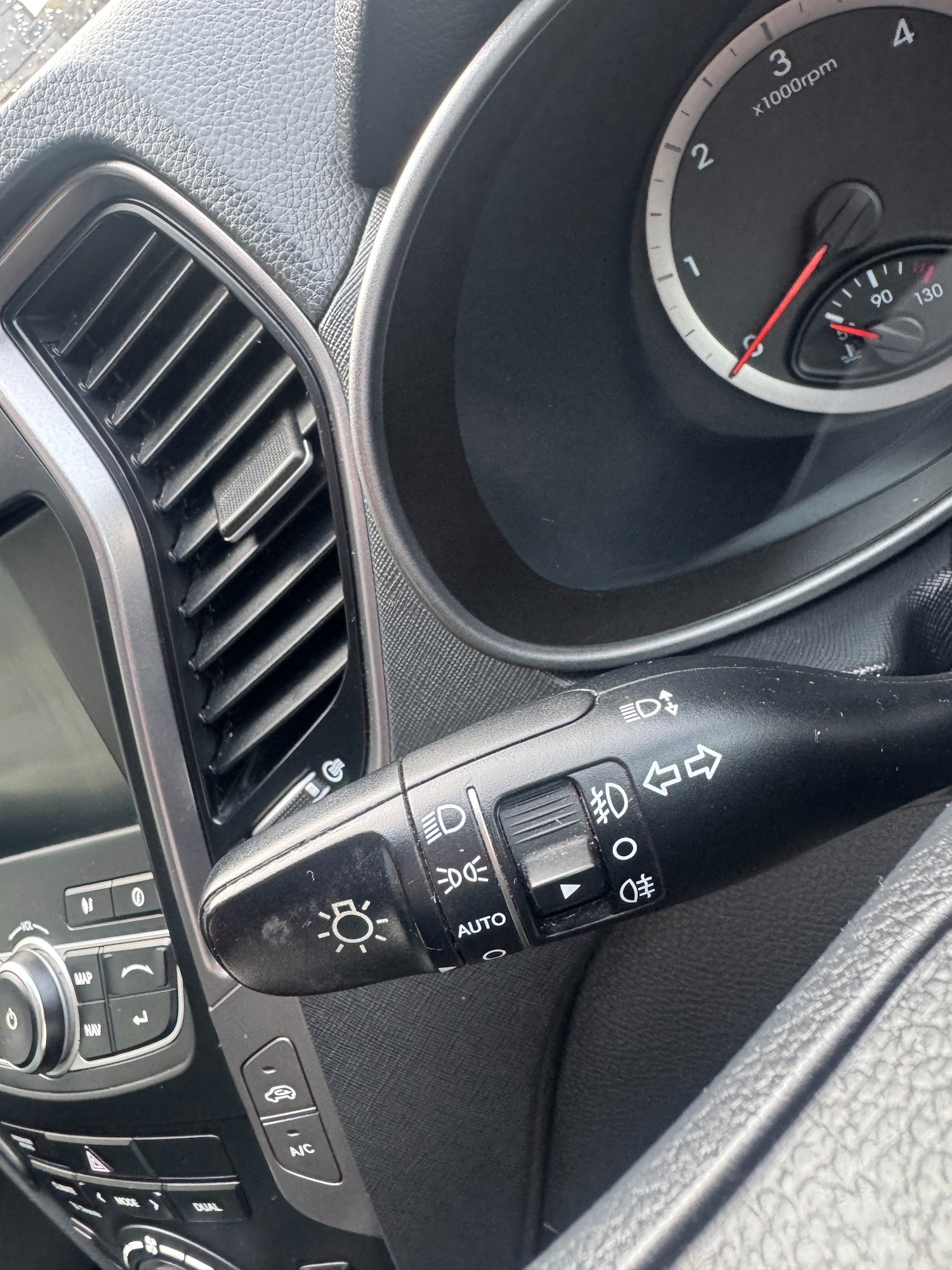 Used Hyundai Santa Fe 2015 for sale - 77731091: Photo 27