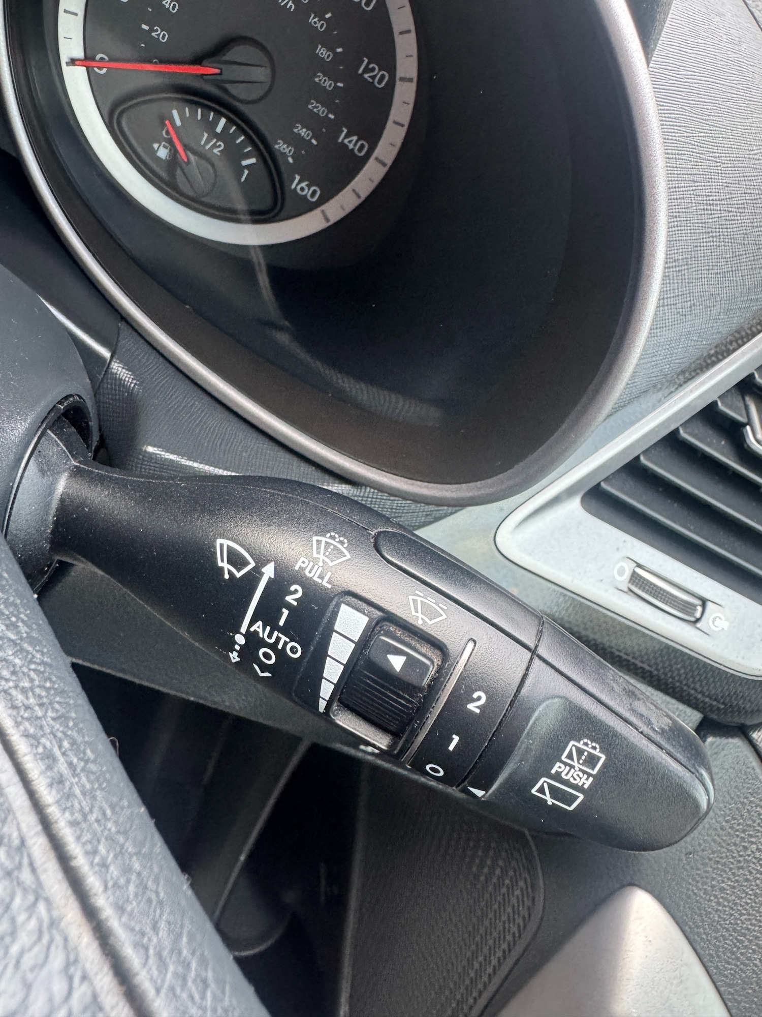 Used Hyundai Santa Fe 2015 for sale - 77731091: Photo 29