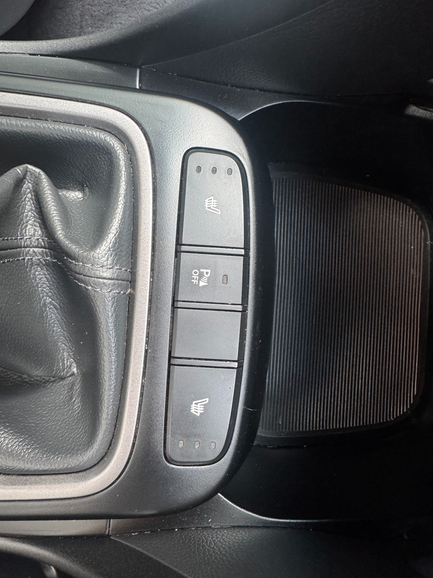 Used Hyundai Santa Fe 2015 for sale - 77731091: Photo 35