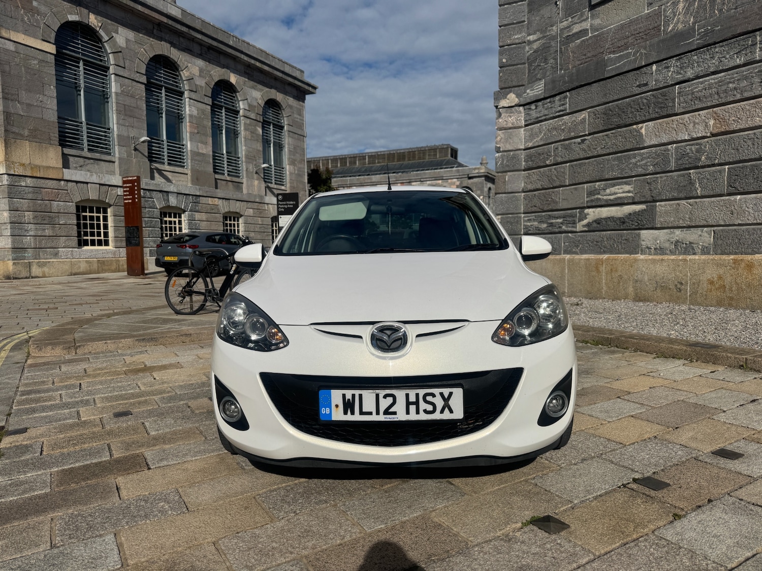 Used Mazda Mazda2 2012 for sale - 76130359: Photo 2