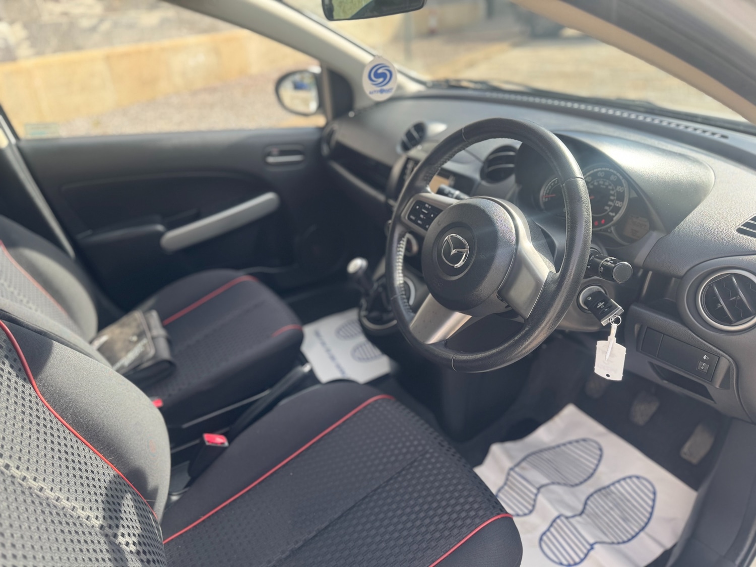 Used Mazda Mazda2 2012 for sale - 76130359: Photo 28