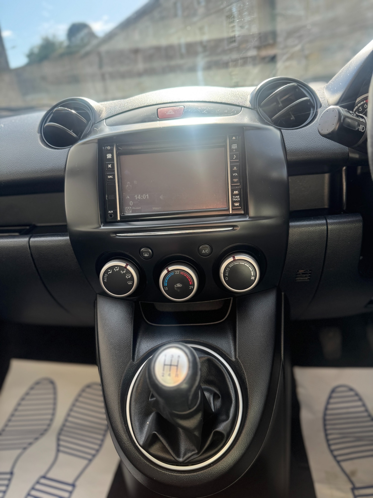 Used Mazda Mazda2 2012 for sale - 76130359: Photo 40
