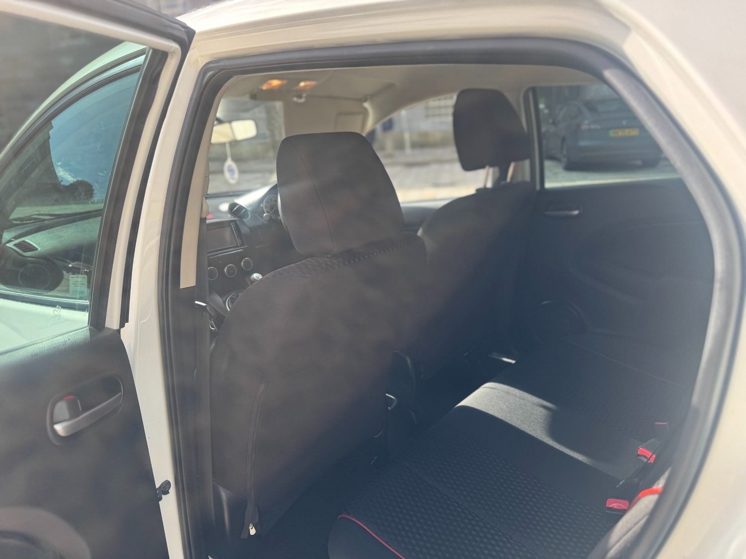 Used Mazda Mazda2 2012 for sale - 76130359: Photo 7