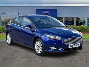 2017 - 1.0 EcoBoost 125 Titanium Navigation 5dr Auto SEMI-AUTO