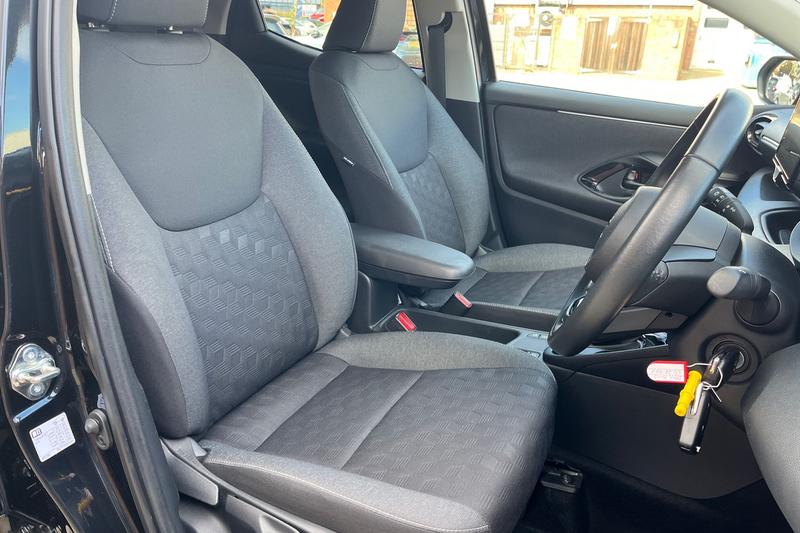 Used Toyota Yaris 2024 for sale - 76038126: Photo 17