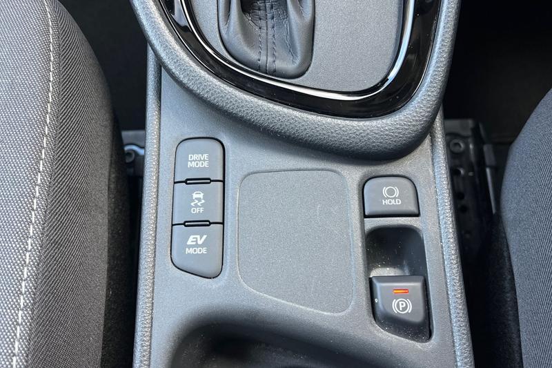 Used Toyota Yaris 2024 for sale - 76038126: Photo 32