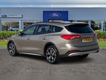 Used Ford Focus 2019 for sale - 76104738: Photo 2