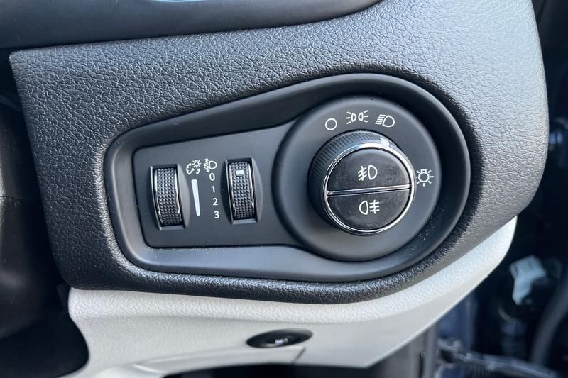 Used Jeep Renegade 2021 for sale - 77498023: Photo 28