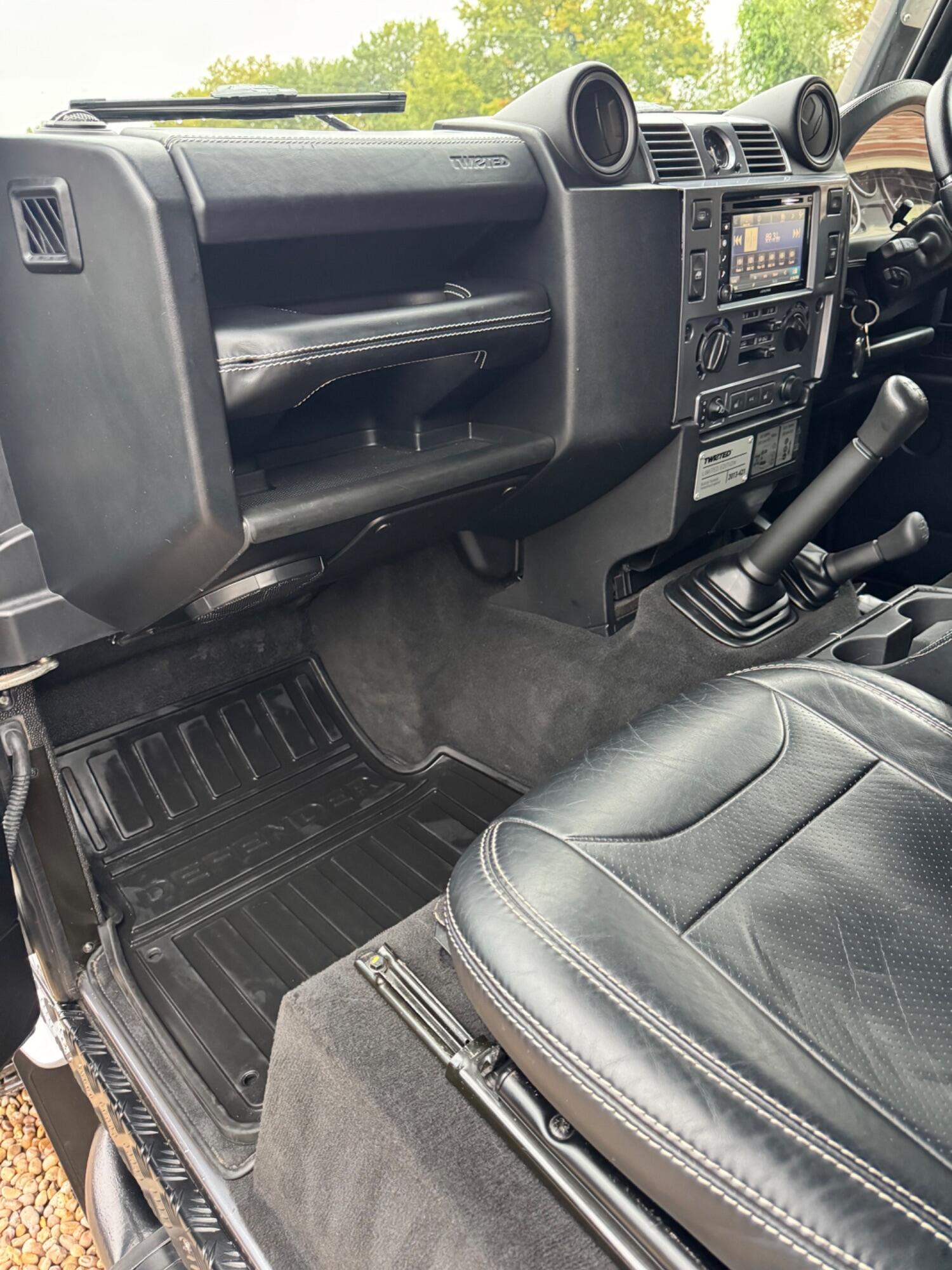 Used Land Rover Defender 90 2013 for sale - 76281438: Photo 15