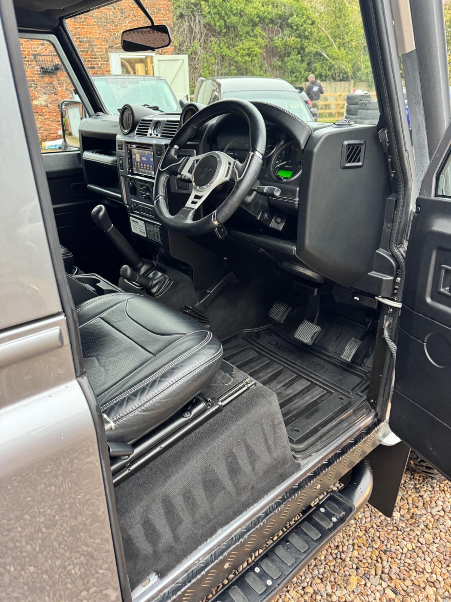 Used Land Rover Defender 90 2013 for sale - 76281438: Photo 17