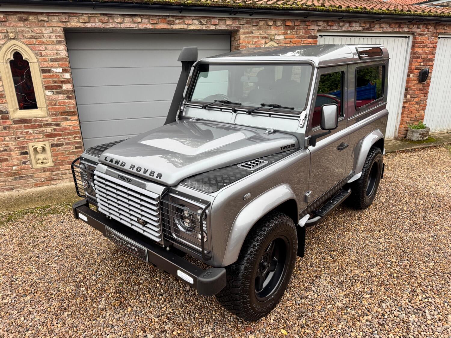 Used Land Rover Defender 90 2013 for sale - 76281438: Photo 2