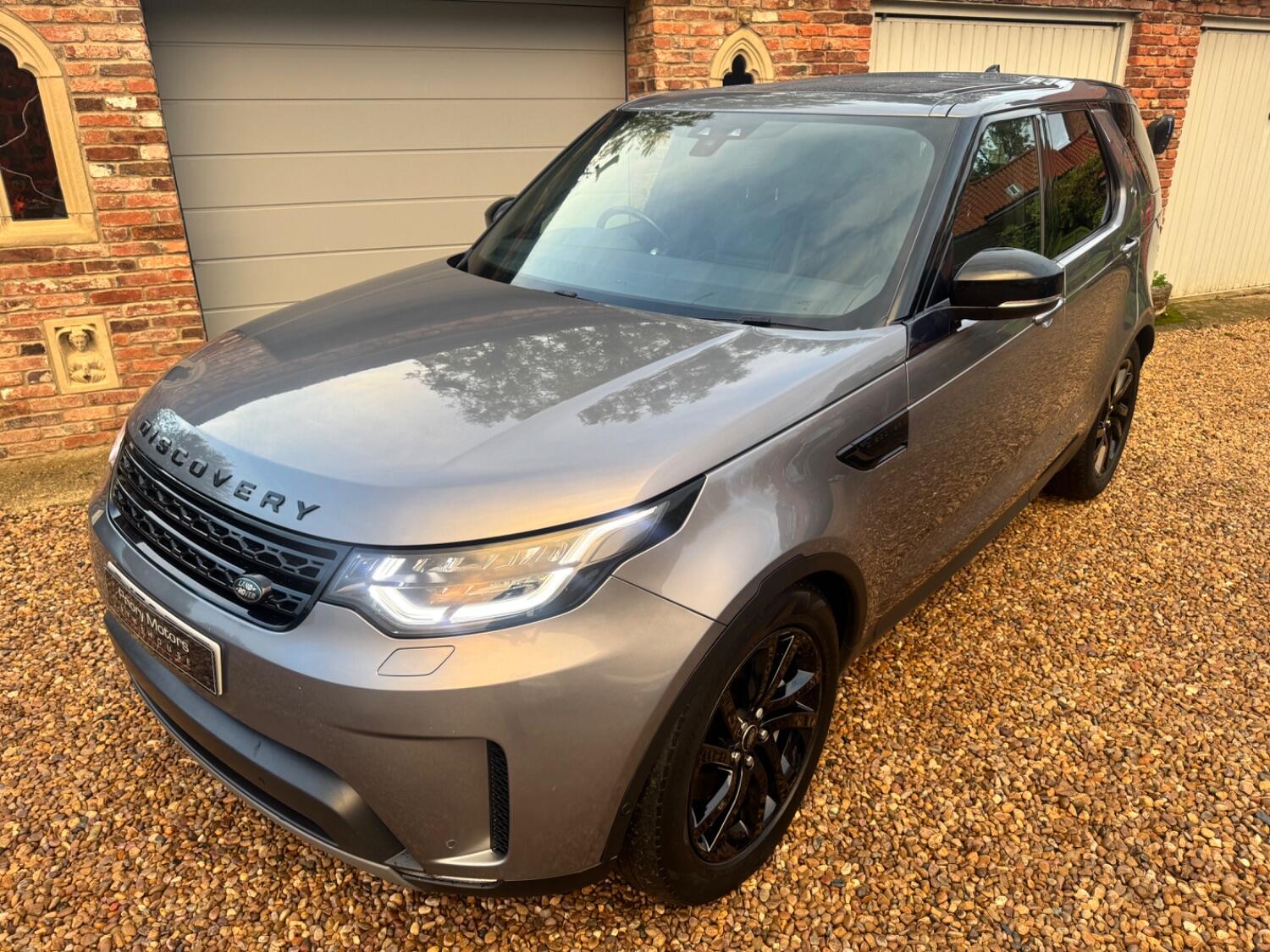 Used Land Rover Discovery 2020 for sale - 76324814: Photo 2