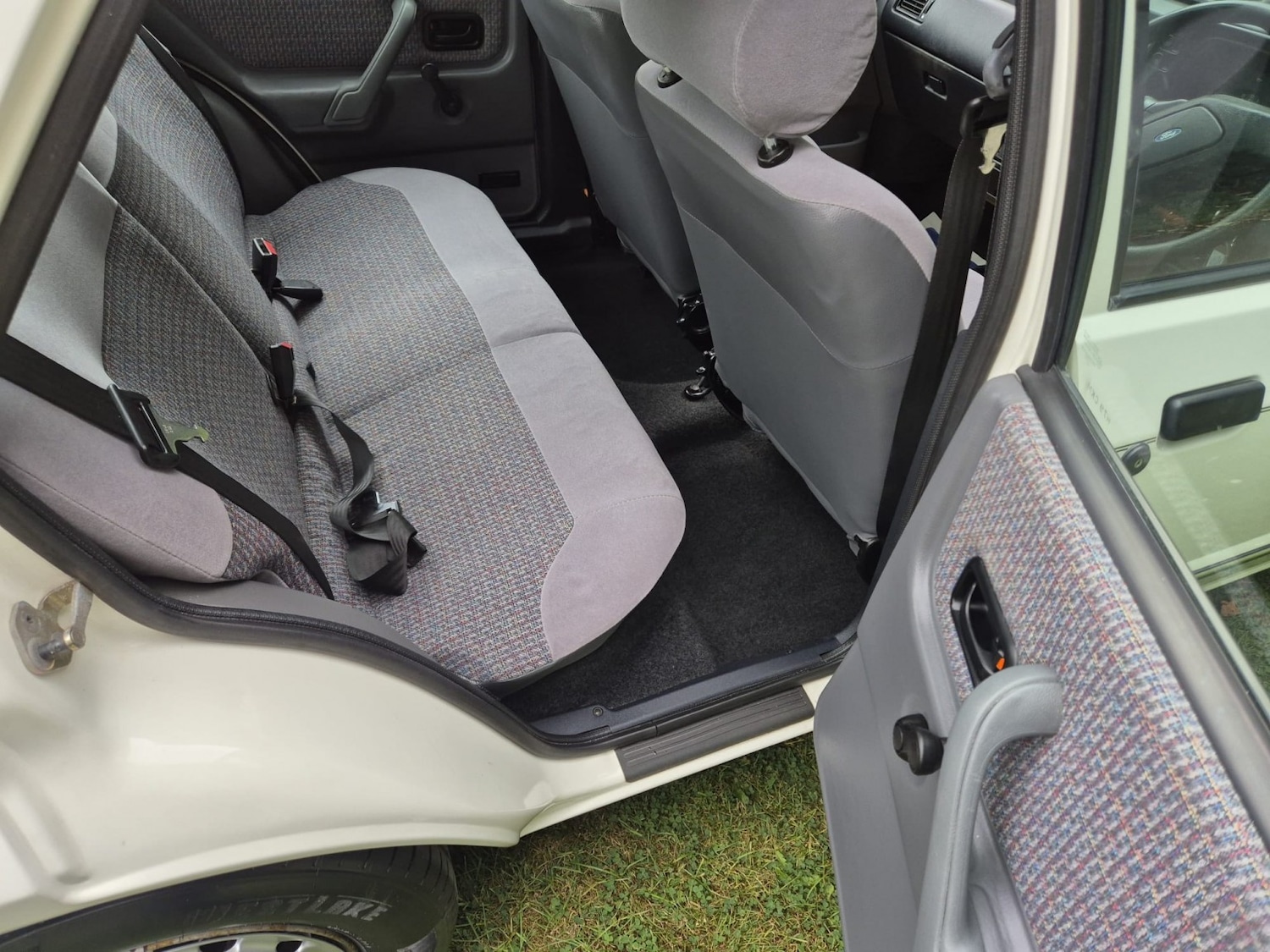 Used Ford Escort 1990 for sale - 77051605: Photo 10