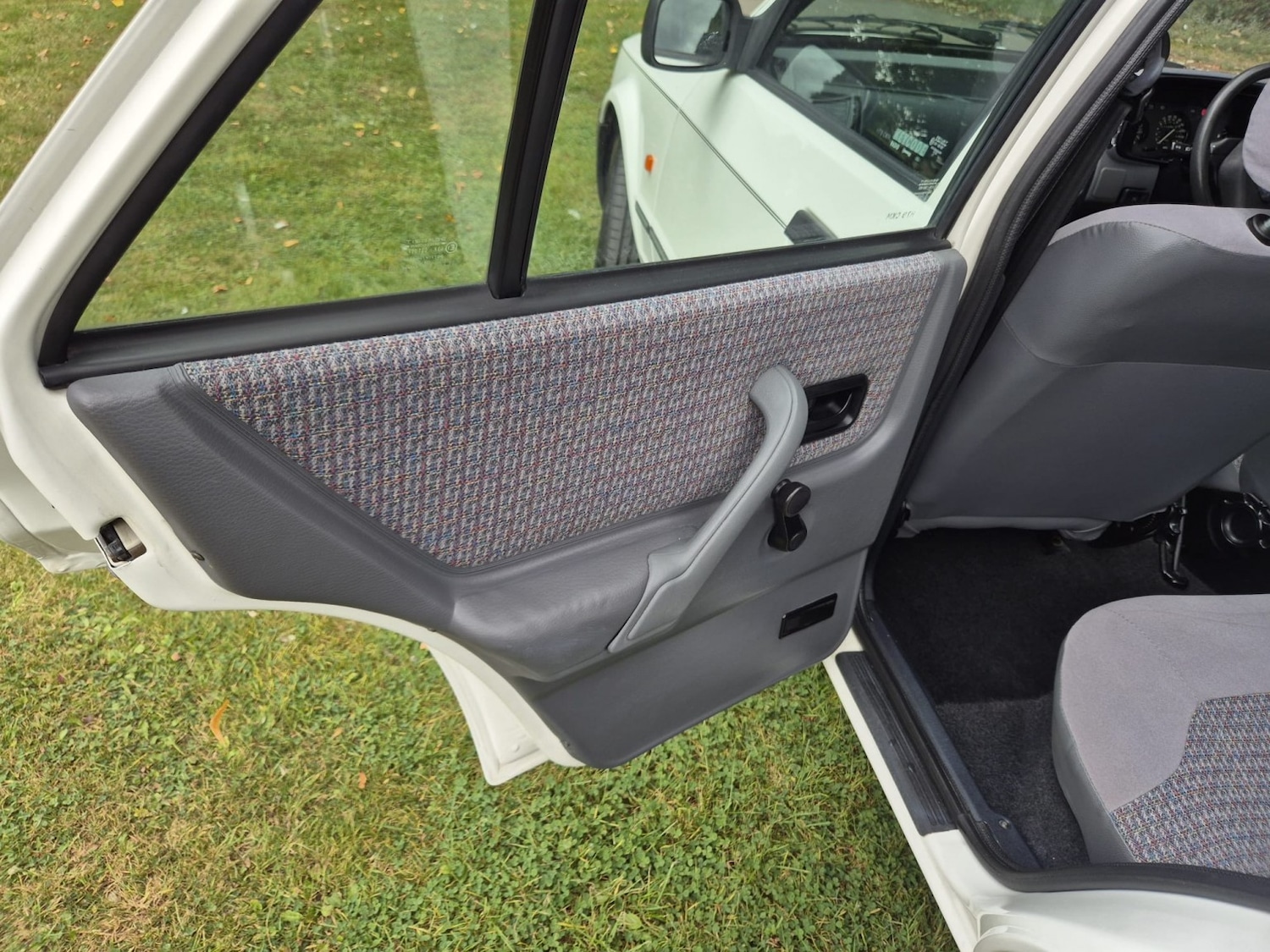 Used Ford Escort 1990 for sale - 77051605: Photo 11