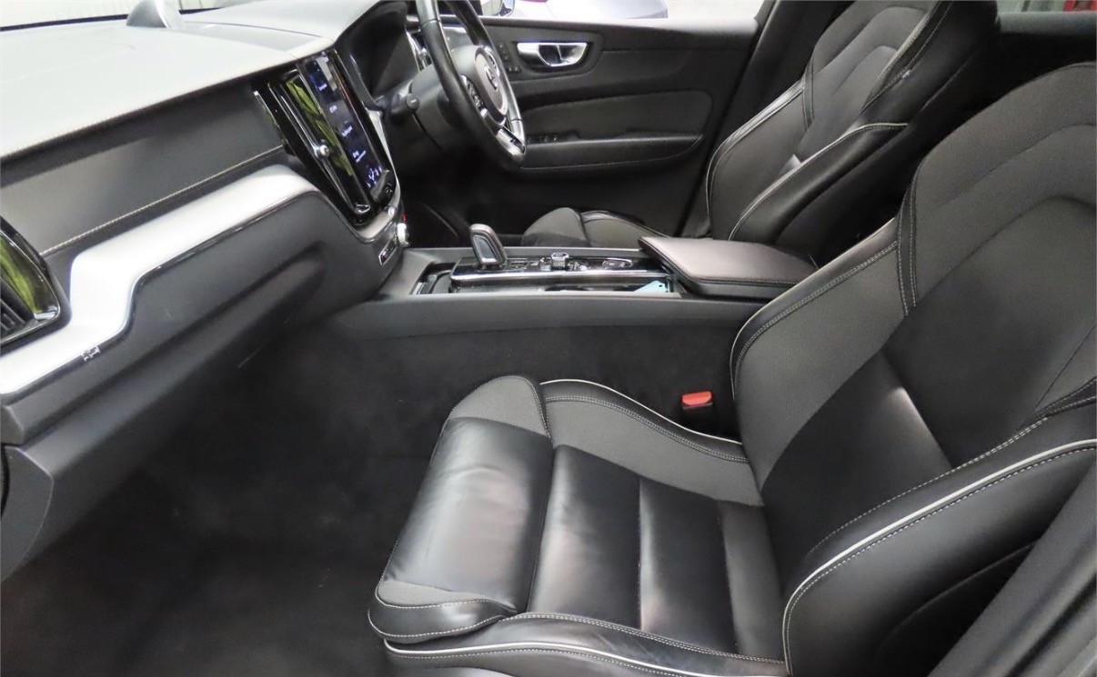 Used Volvo XC60 2021 for sale - 77629060: Photo 2