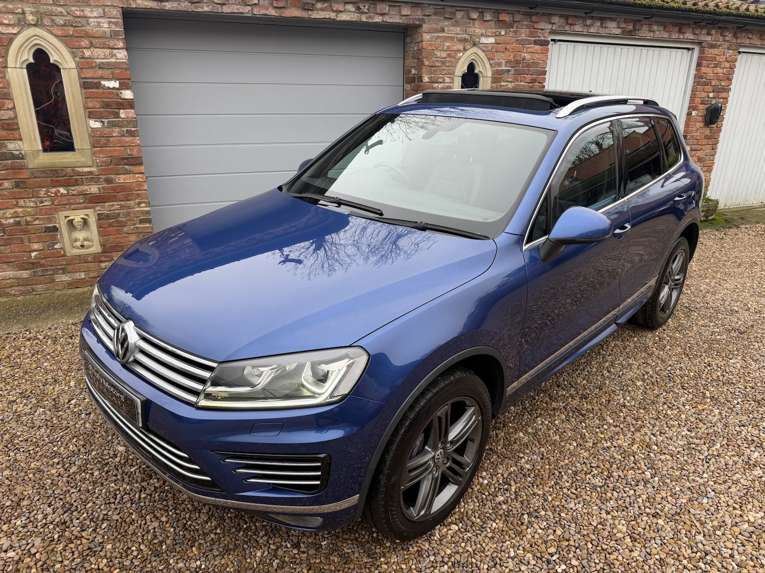 Used Volkswagen Touareg 2015 for sale - 77792762: Photo 2