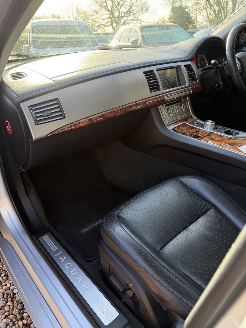 Used Jaguar XF 2009 for sale - 77590081: Photo 14