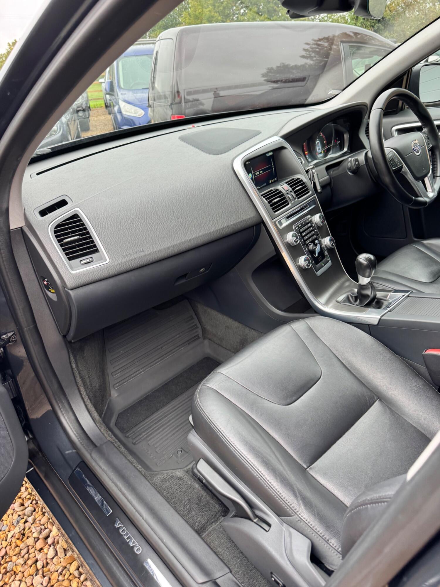 Used Volvo XC60 2015 for sale - 76324734: Photo 15