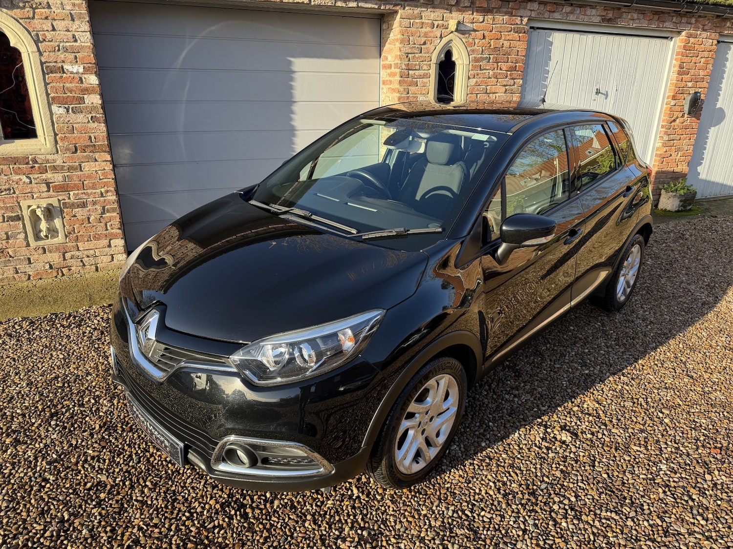 Used Renault Captur 2017 for sale - 76769843: Photo 2