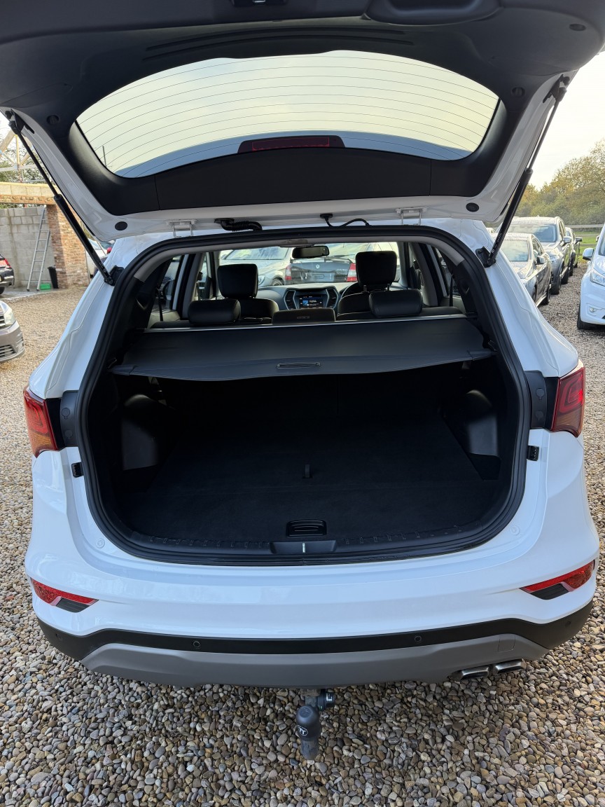 Used Hyundai Santa Fe 2017 for sale - 76525759: Photo 17