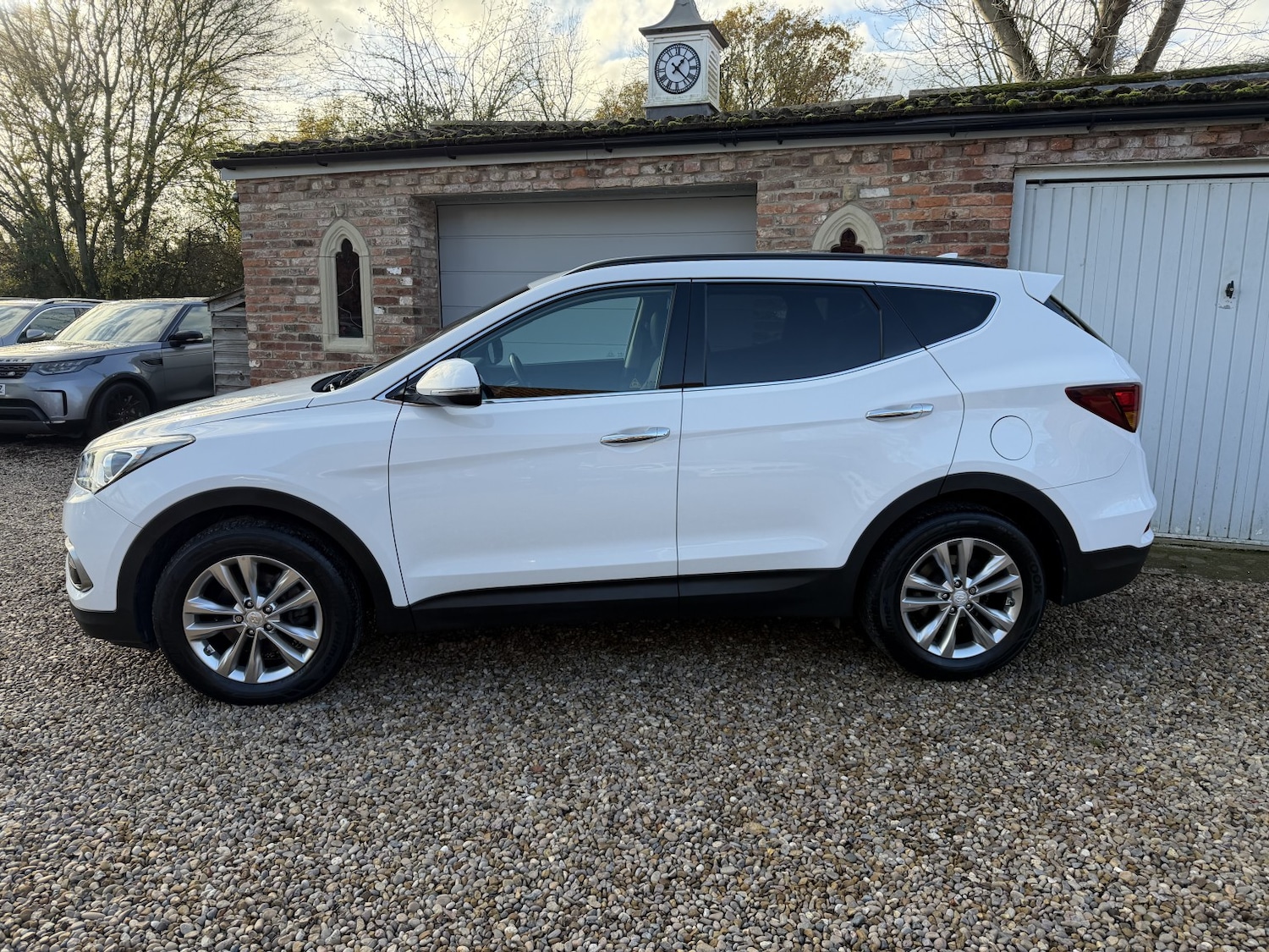 Used Hyundai Santa Fe 2017 for sale - 76525759: Photo 4