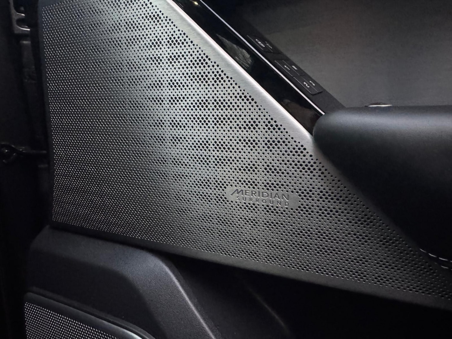 Used Land Rover Range Rover Velar 2019 for sale - 76631531: Photo 9