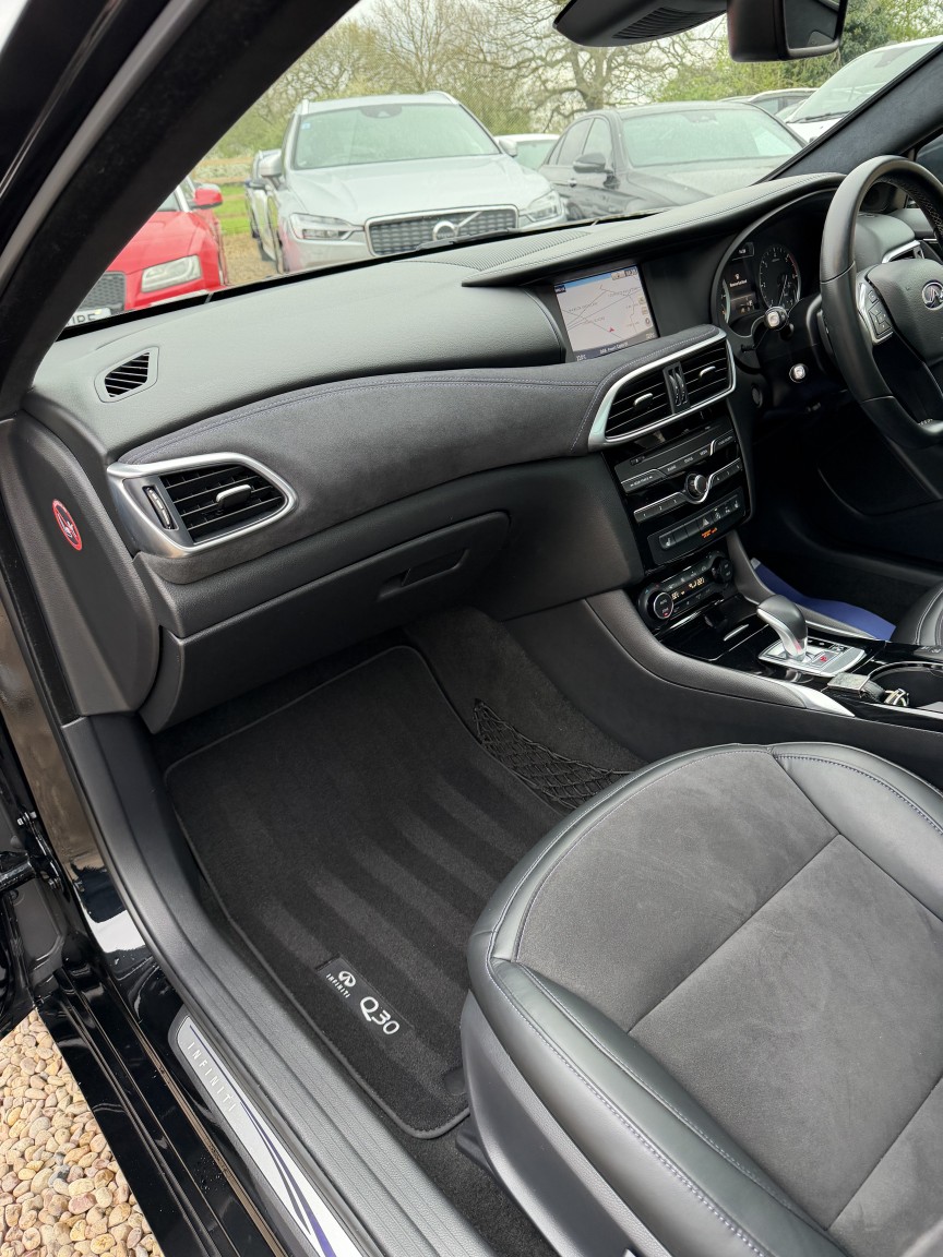 Used Infiniti Q30 2017 for sale - 78182868: Photo 13