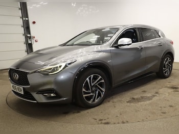 Infiniti - Q30