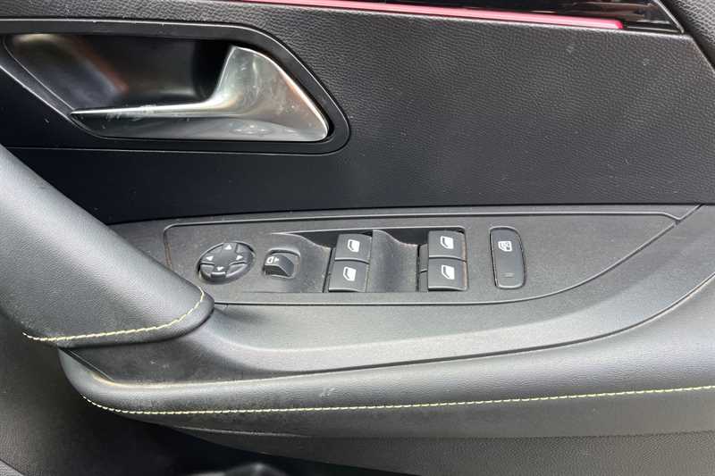 Used Peugeot 2008 2024 for sale - 76140643: Photo 16