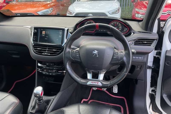 Used Peugeot 208 2015 for sale - 76204463: Photo 11