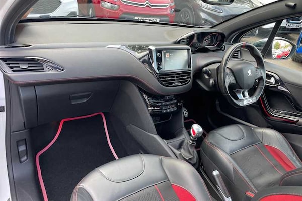 Used Peugeot 208 2015 for sale - 76204463: Photo 12