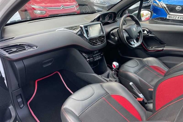 Used Peugeot 208 2015 for sale - 76204463: Photo 13