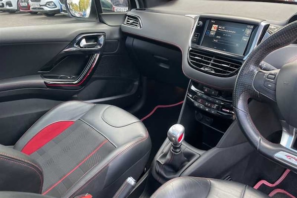 Used Peugeot 208 2015 for sale - 76204463: Photo 14