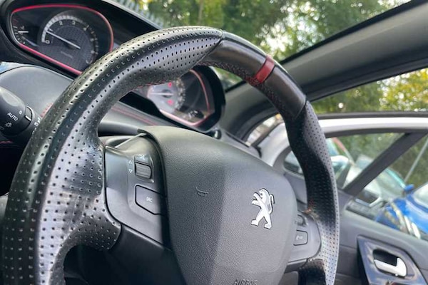 Used Peugeot 208 2015 for sale - 76204463: Photo 28