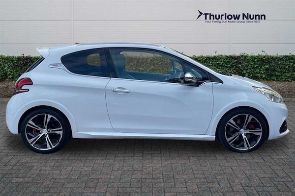 Used Peugeot 208 2015 for sale - 76204463: Photo 2