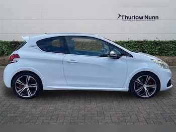 Used Peugeot 208 2015 for sale - 76204463: Photo 2
