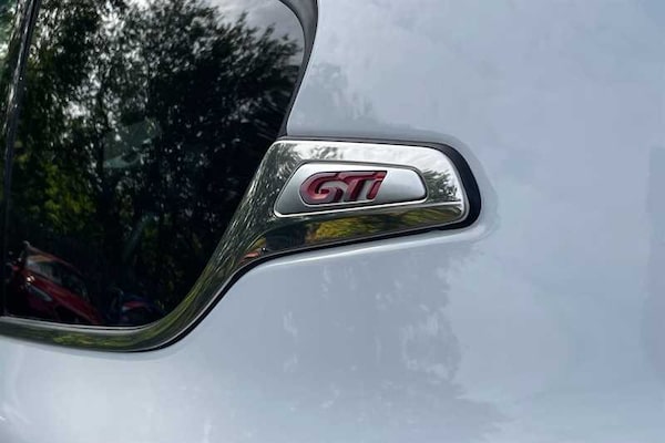 Used Peugeot 208 2015 for sale - 76204463: Photo 35
