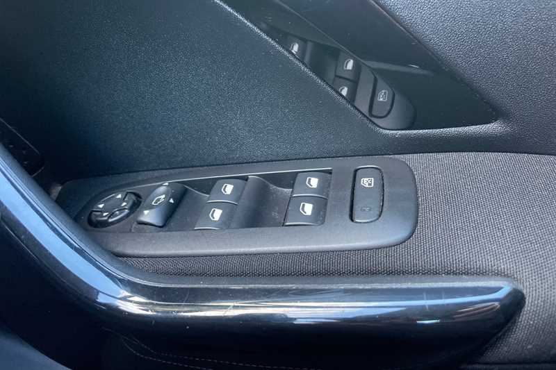 Used Peugeot 208 2017 for sale - 76378636: Photo 16