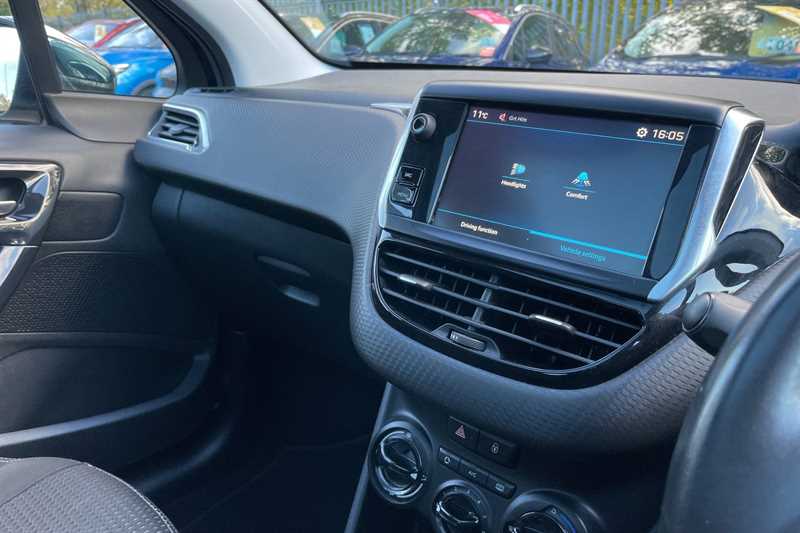 Used Peugeot 208 2017 for sale - 76378636: Photo 25