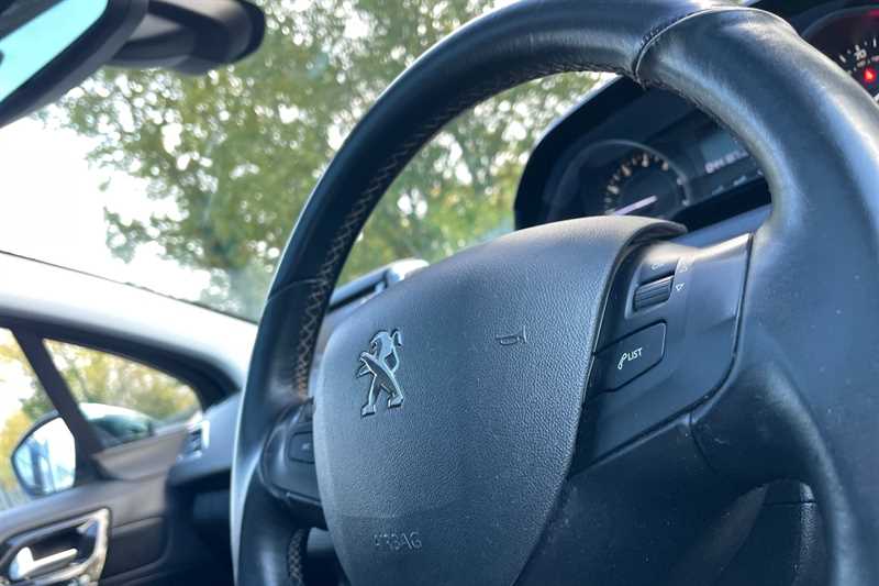 Used Peugeot 208 2017 for sale - 76378636: Photo 26