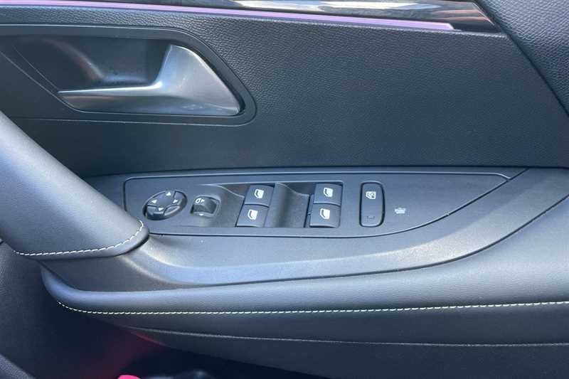 Used Peugeot 2008 2023 for sale - 78172849: Photo 15