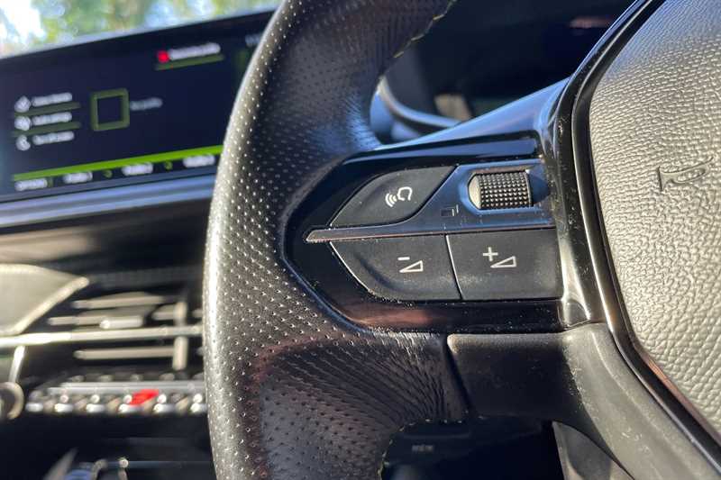 Used Peugeot 208 2022 for sale - 76827002: Photo 21