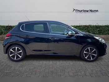 Used Peugeot 208 2017 for sale - 79203751: Photo