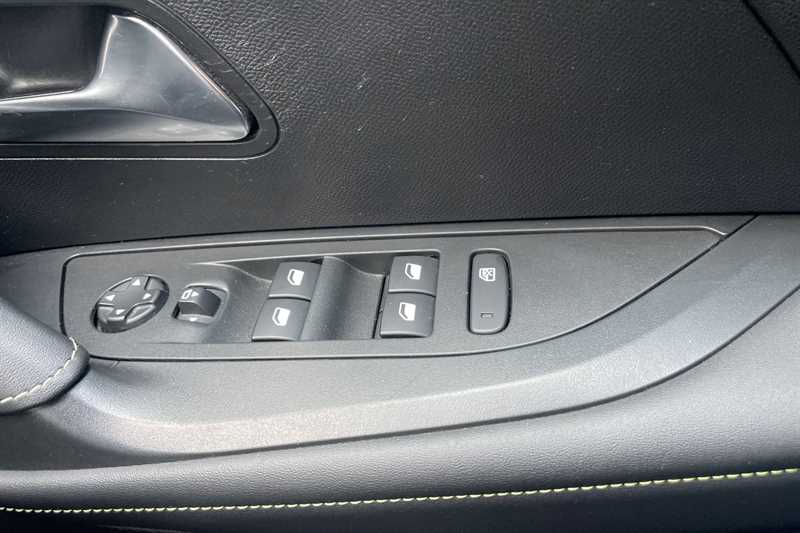 Used Peugeot 2008 2022 for sale - 76217451: Photo 16