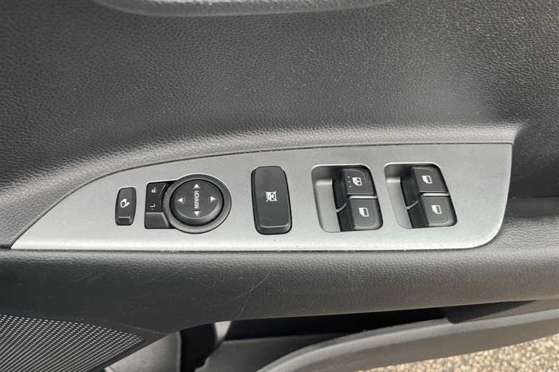 Used Kia Stonic 2023 for sale - 77841748: Photo 16