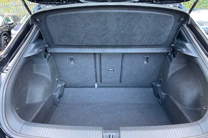 Used Volkswagen T-Roc 2023 for sale - 76575319: Photo 24