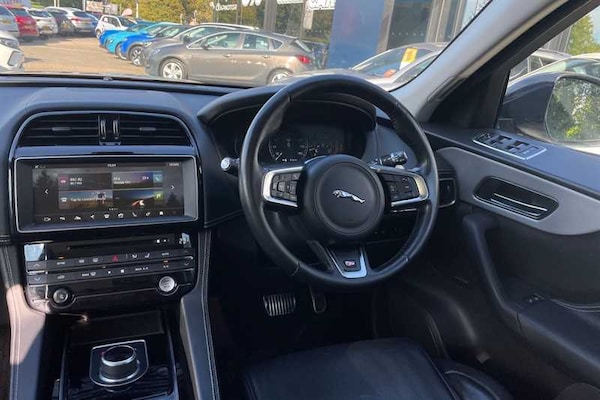 Used Jaguar F-Pace 2016 for sale - 76204334: Photo 11