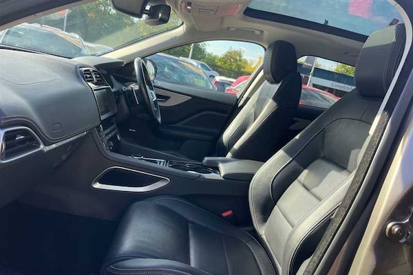 Used Jaguar F-Pace 2016 for sale - 76204334: Photo 35
