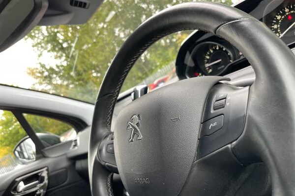 Used Peugeot 208 2019 for sale - 76204298: Photo 31