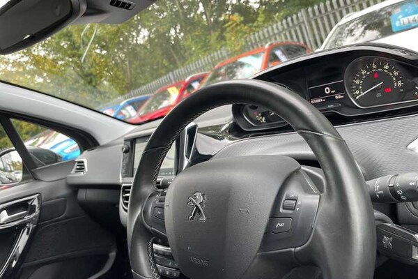 Used Peugeot 208 2019 for sale - 76204298: Photo 32